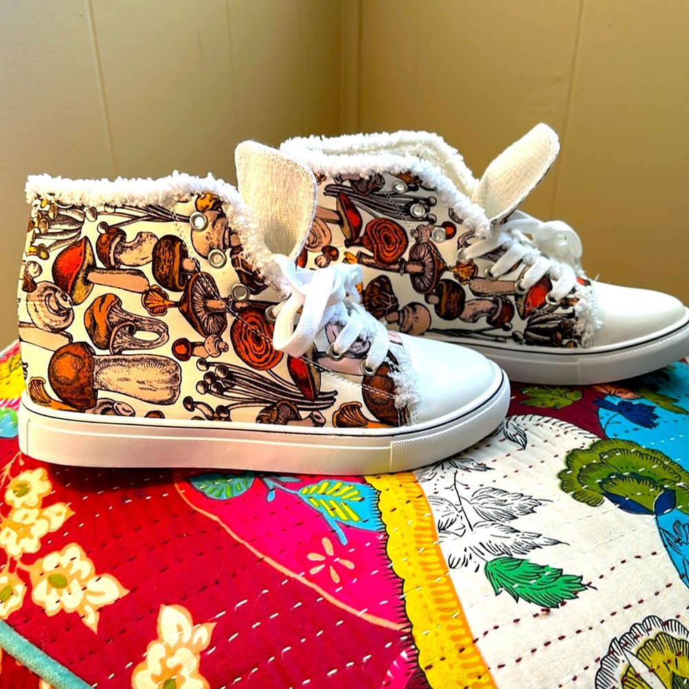 Mushroom 🍄 Shoes. Size 39. (European) NWT.